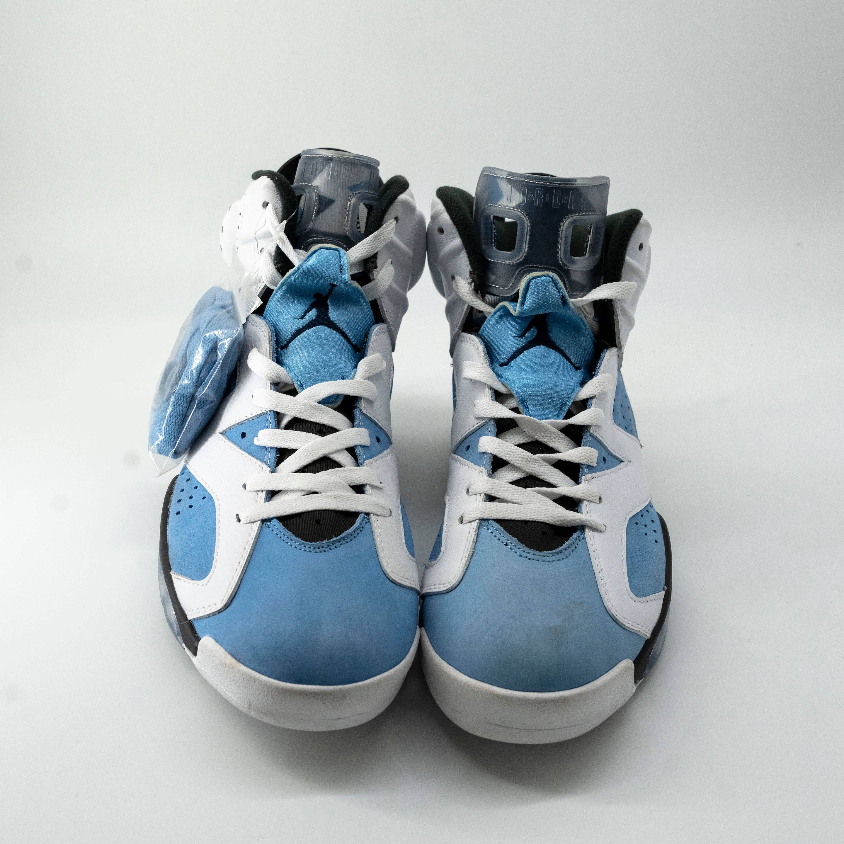 Air Jordan 6 UNC