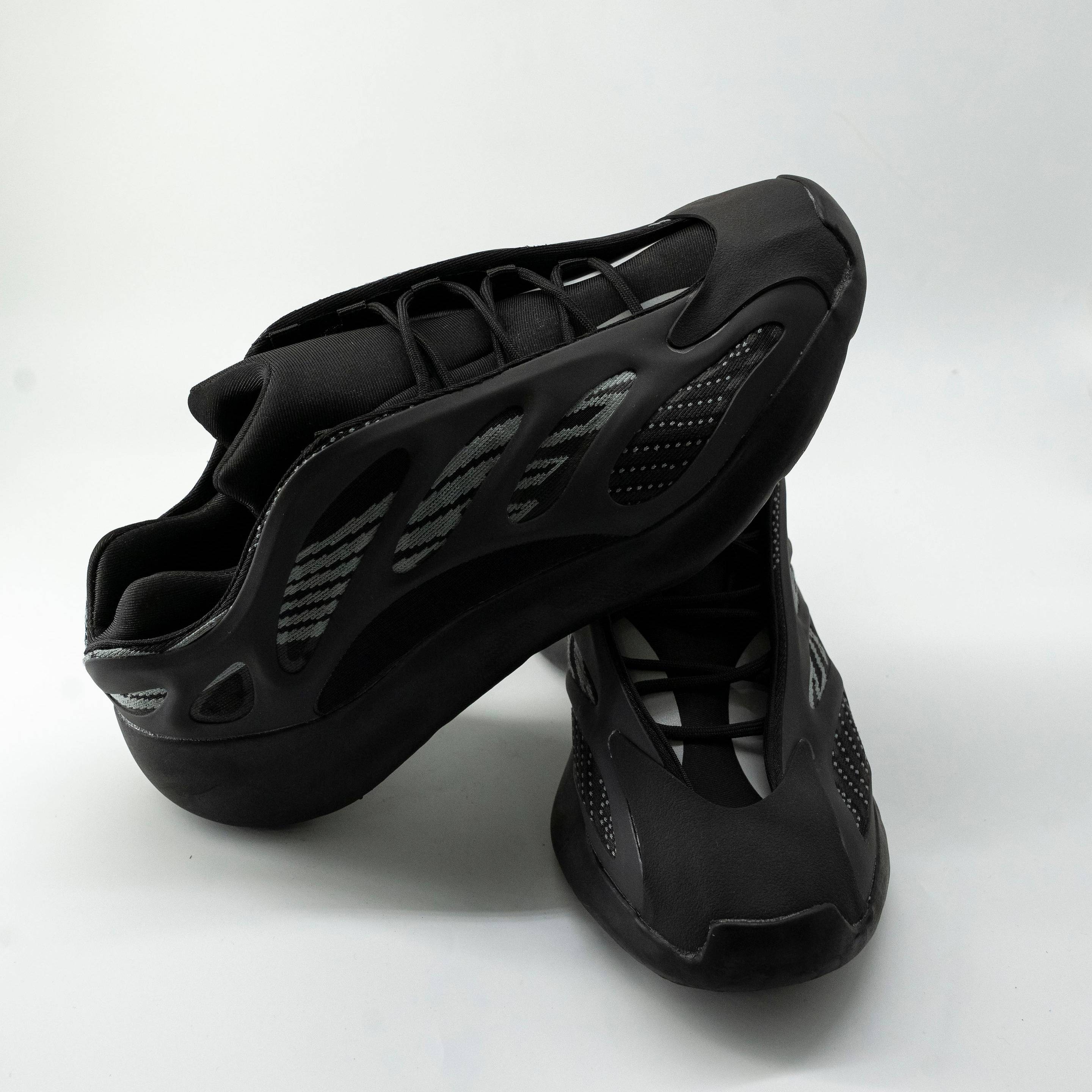 Adidas Yeezy 700 V3 First Copy Adidas Yeezy Boost 700 V3 On