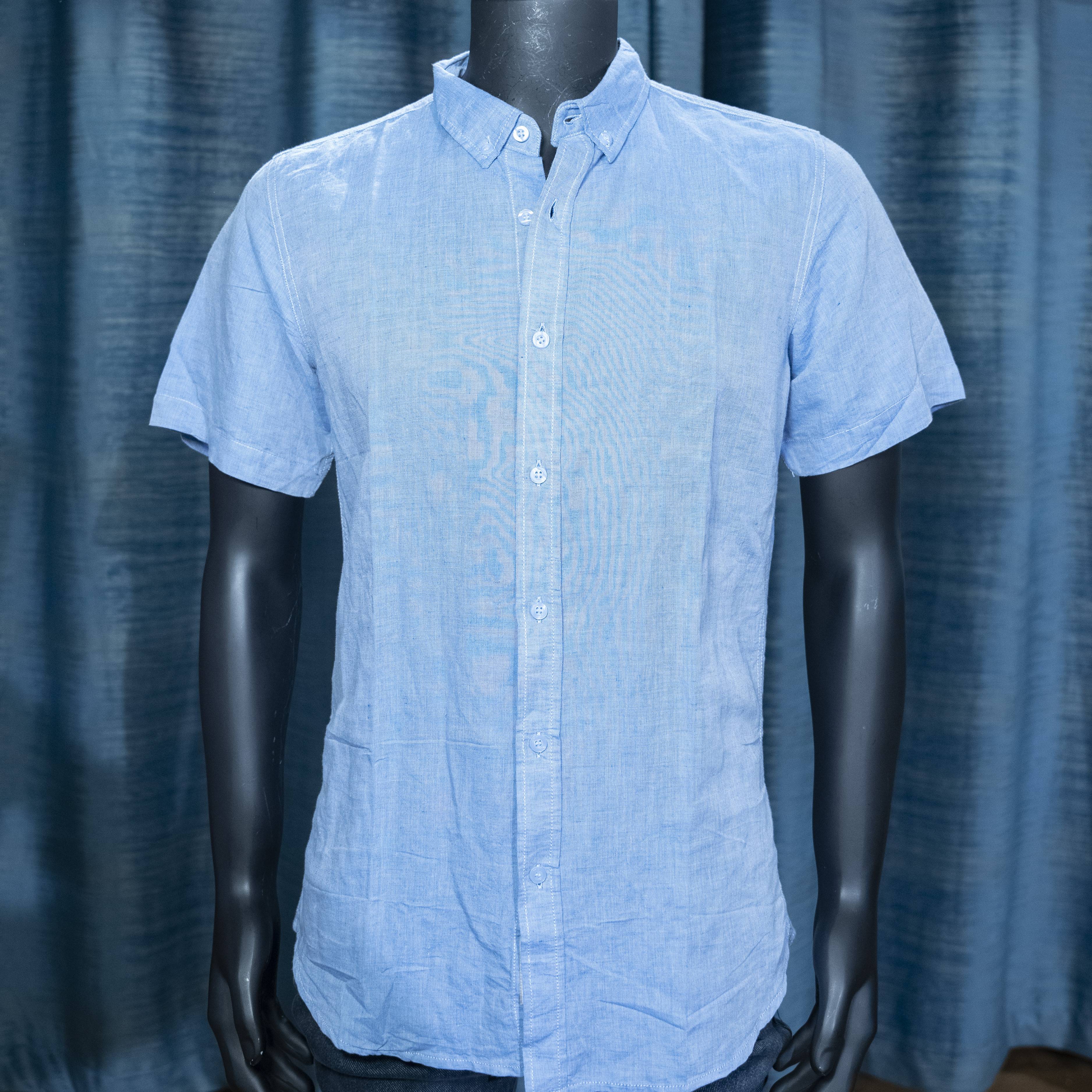 Men's Short-Sleeve Chambray Button-Down Shirt in Light Blue