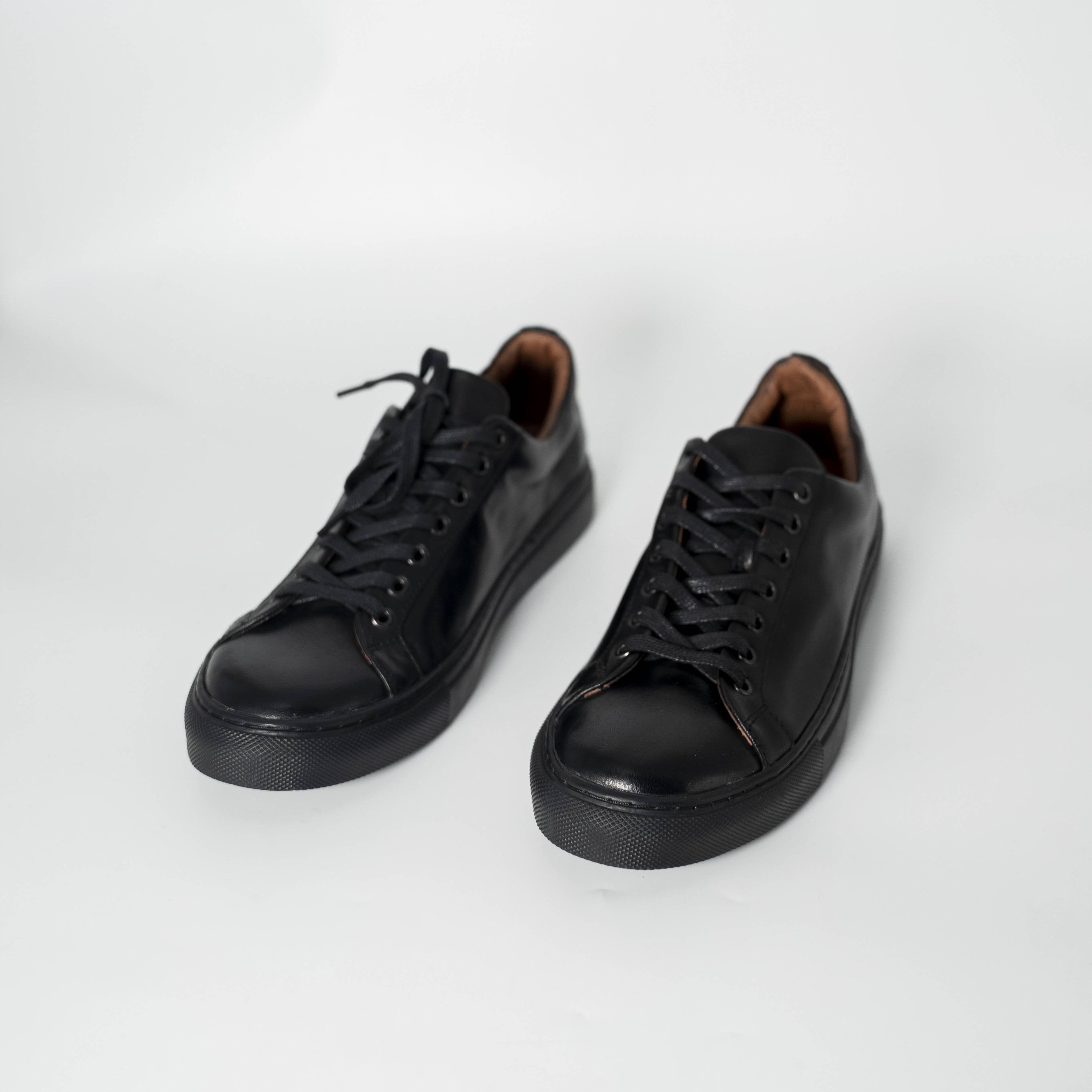 Men's Black Leather Low-Top