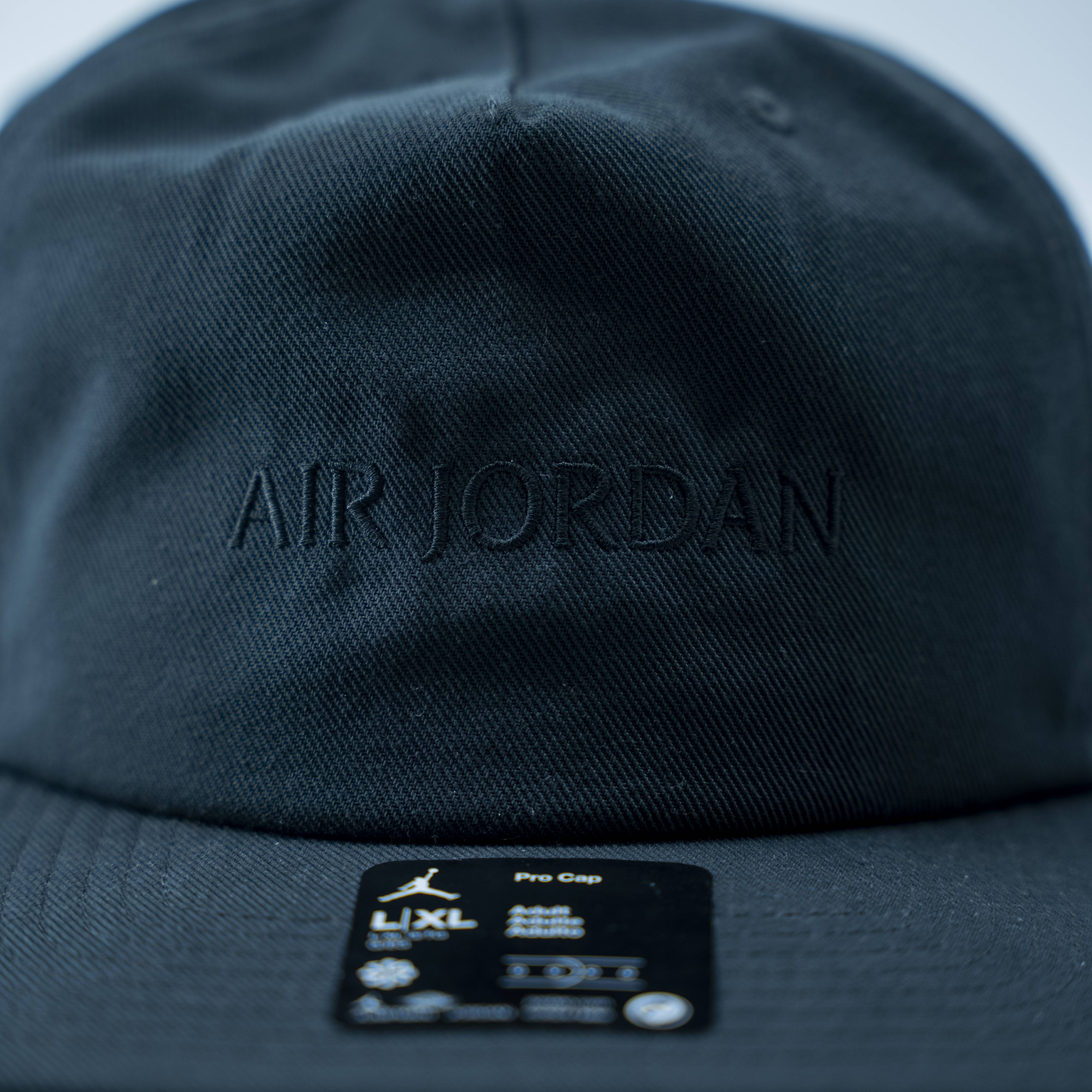 Air Jordan Pro Cap in Black