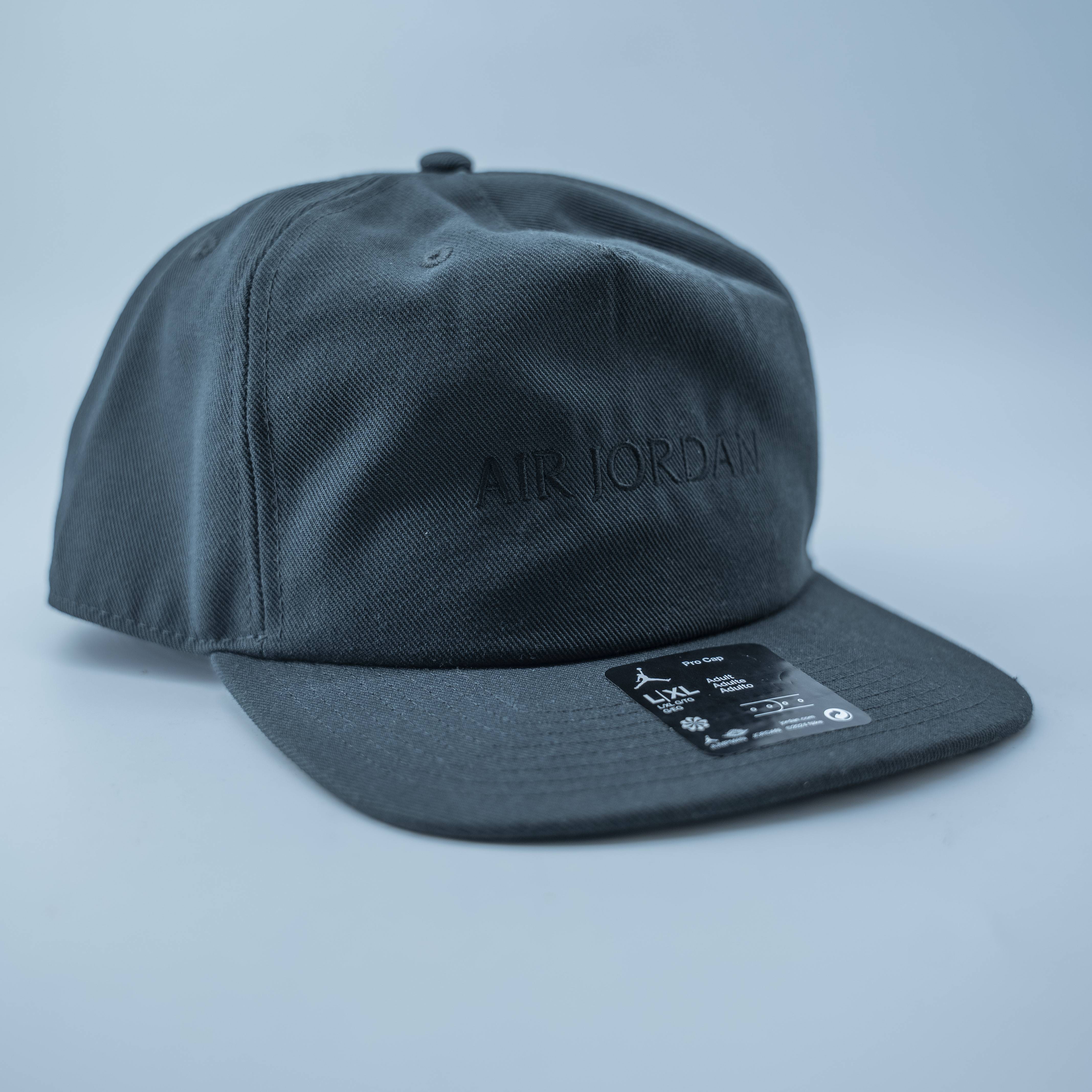 Air Jordan Pro Cap in Black