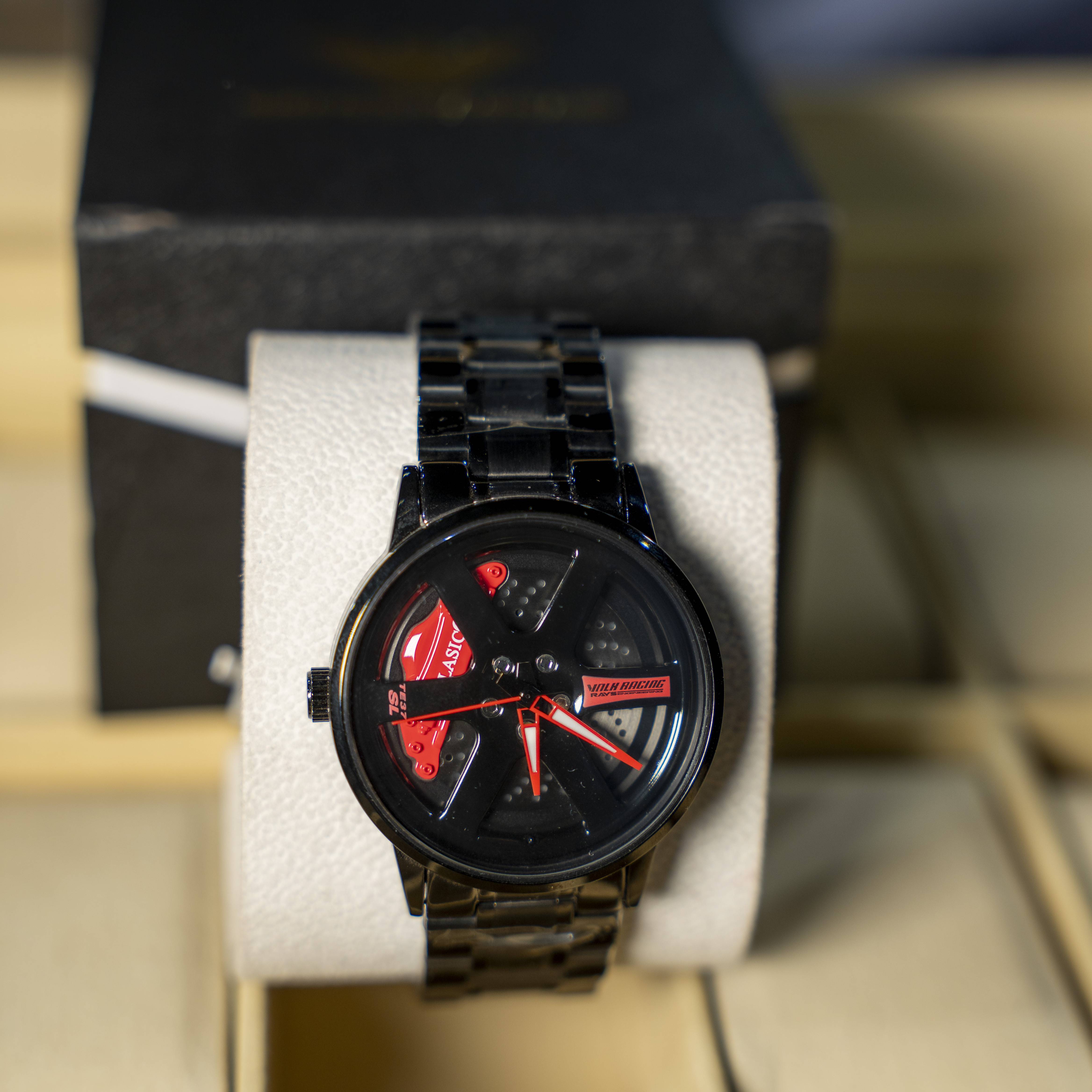 Valia Racing Classic Watch with Black and Red Dial