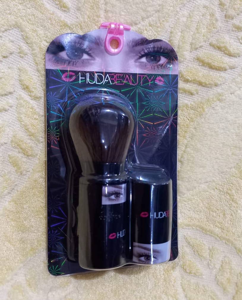 HUDABEAUTY Brush