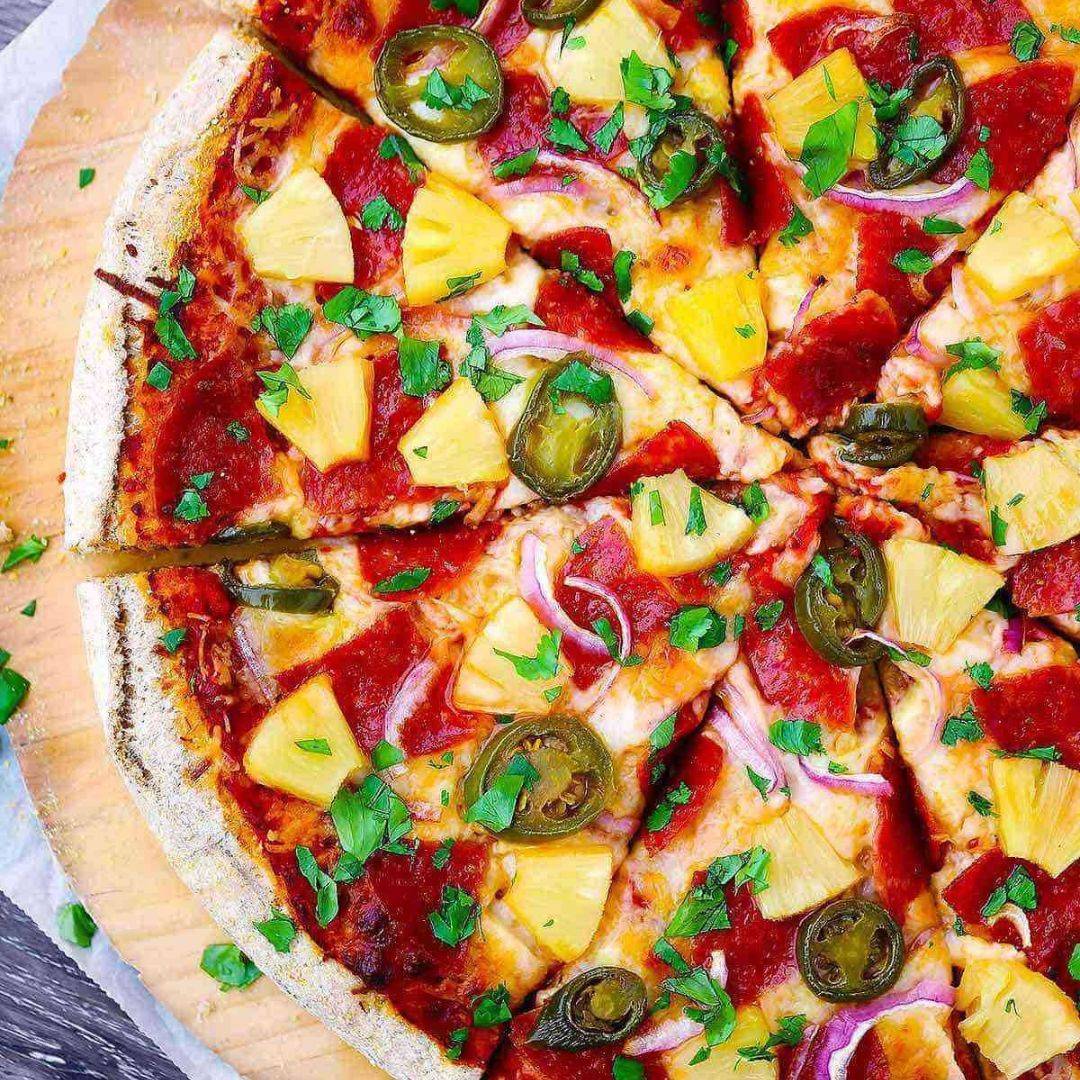 KILA KITU MEGA
(Chicken, Beef, Pepperoni, Tometoes, White Onions,Green Pepper, Pinapple & Cheese)