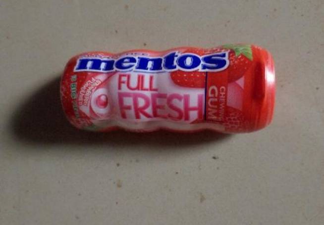 Chewing gum menthos strawberries