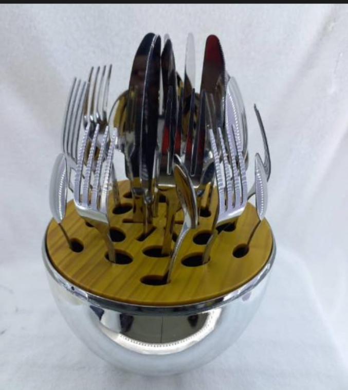 Covered spoon holder