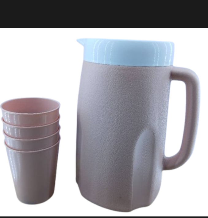 Plastic jug with 4cups