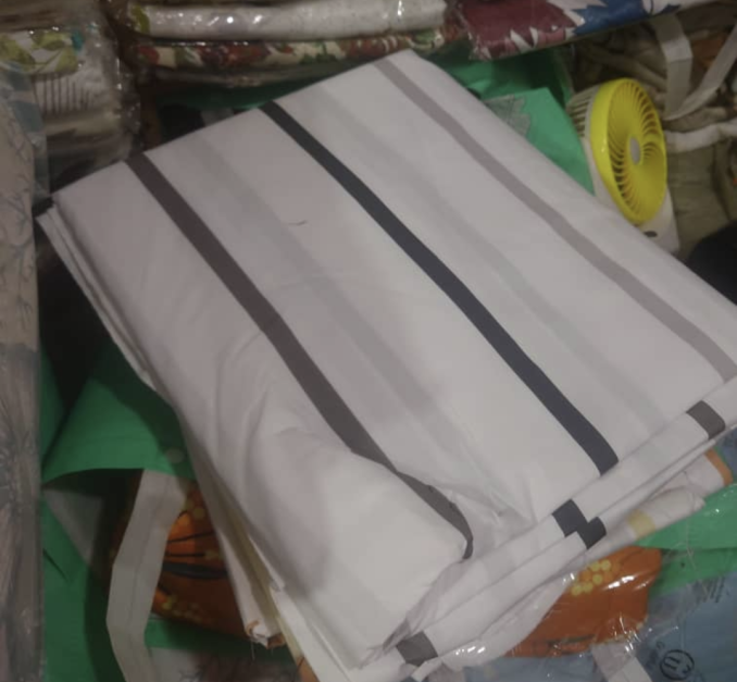 Bed sheets cotton size of 2.2m*2.2m with 2 pillows case