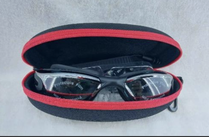 Swimming goggles