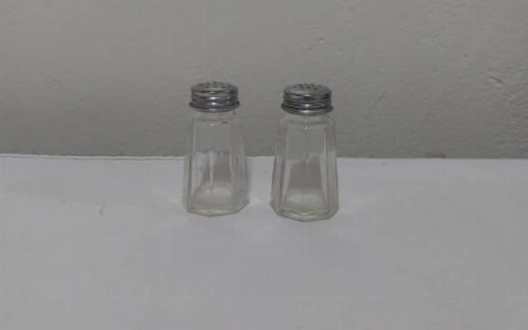 Salt & Paper Shakers Set (2 Pcs)