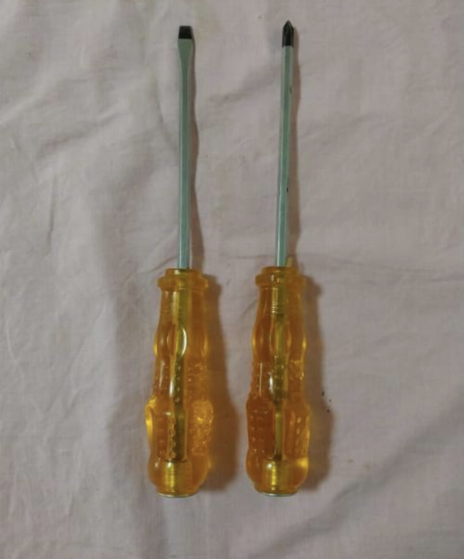 Screwdrivers ( straight & cross ) 2 Pcs