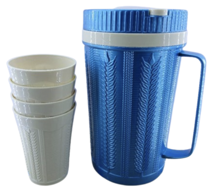 Plastic jug with 4cups