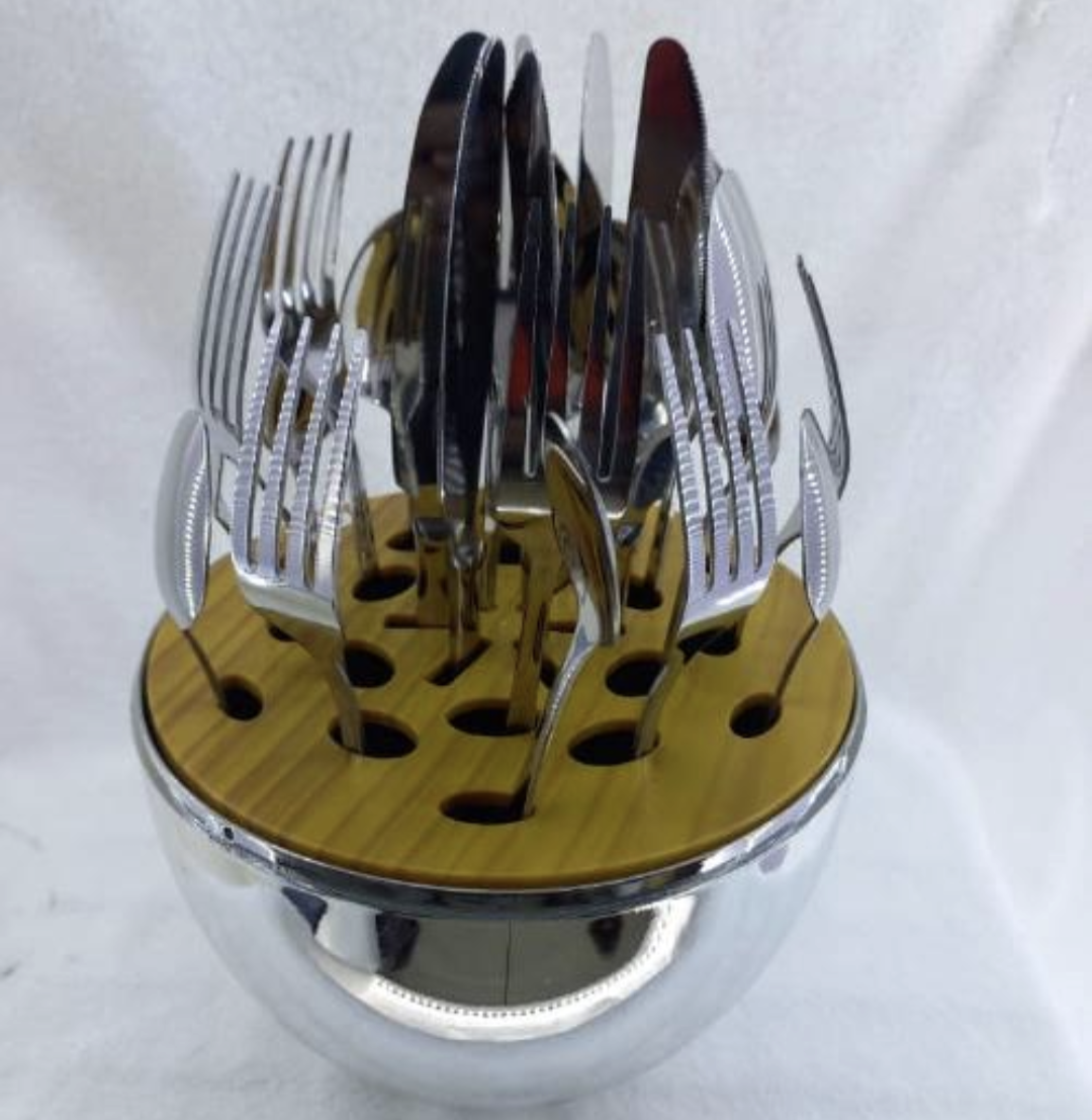 Covered spoon holder